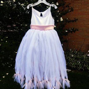 BRAND NEW, NEVER WORN - PRISTINE - DESIGNER Flower Girl gown size 6!